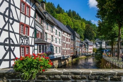 Die Eifel: Zwischen Mosel und Rhein